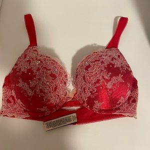 NEVER WORN Victoria’s Secret Bra 32C